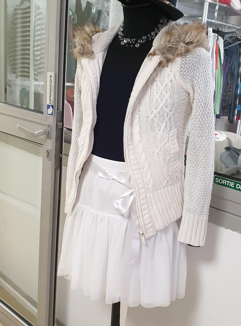 Vestiboutique de la Croix-Rouge française à Bagneux 3